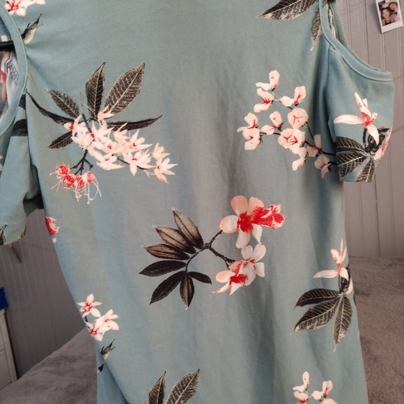 Floral top - Picture 2 of 3